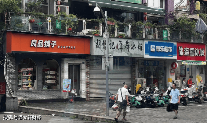 良品铺子实控人杨红春可能要卖“铺子”？