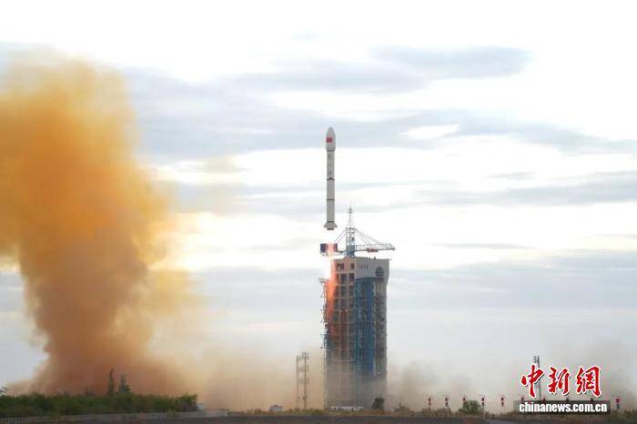 中国成功发射卫星互联网技术试验卫星